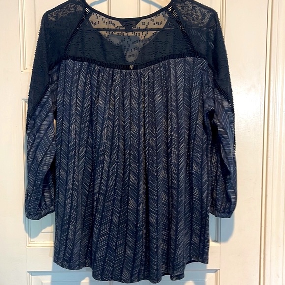 HPX2 🎉🌟3/$20 Lucky Brand Long Sleeve Size M - Picture 2 of 2